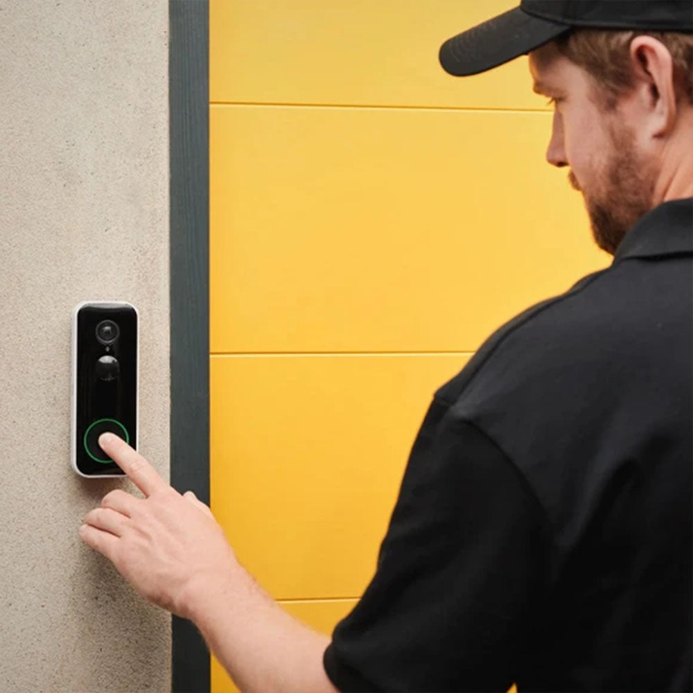 Yale slimme videodeurbel gemonteerd op de wand
