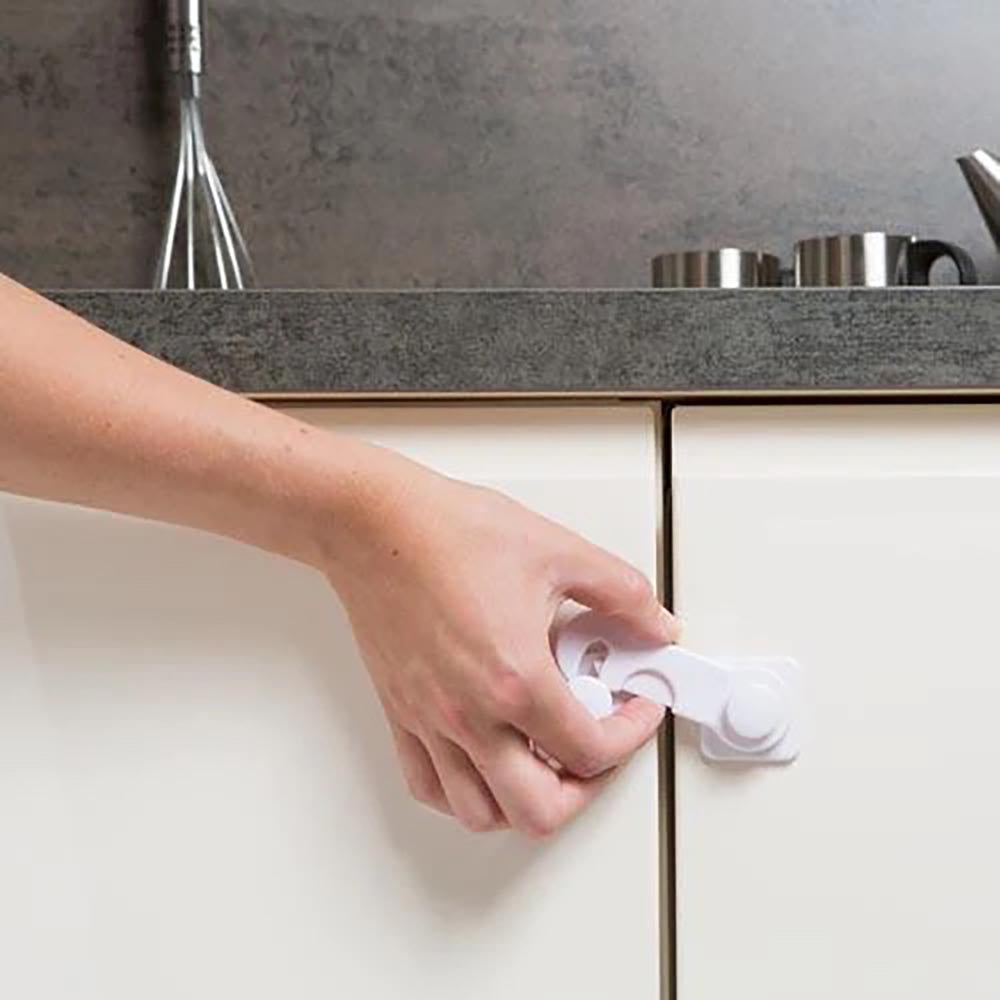 Secucare kastdeurgrendel gemonteerd op de keukendeuren